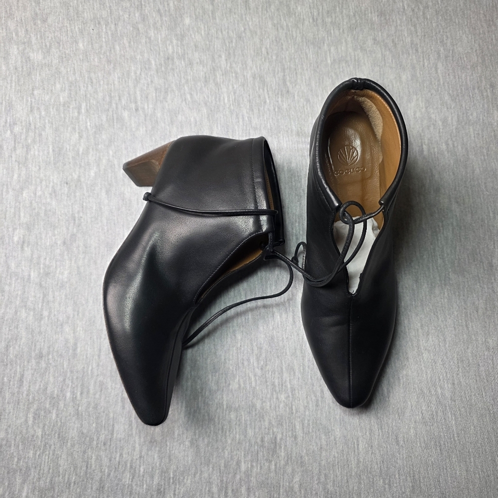 COCLICO Waffles Sleek Black Leather Ankle Booties